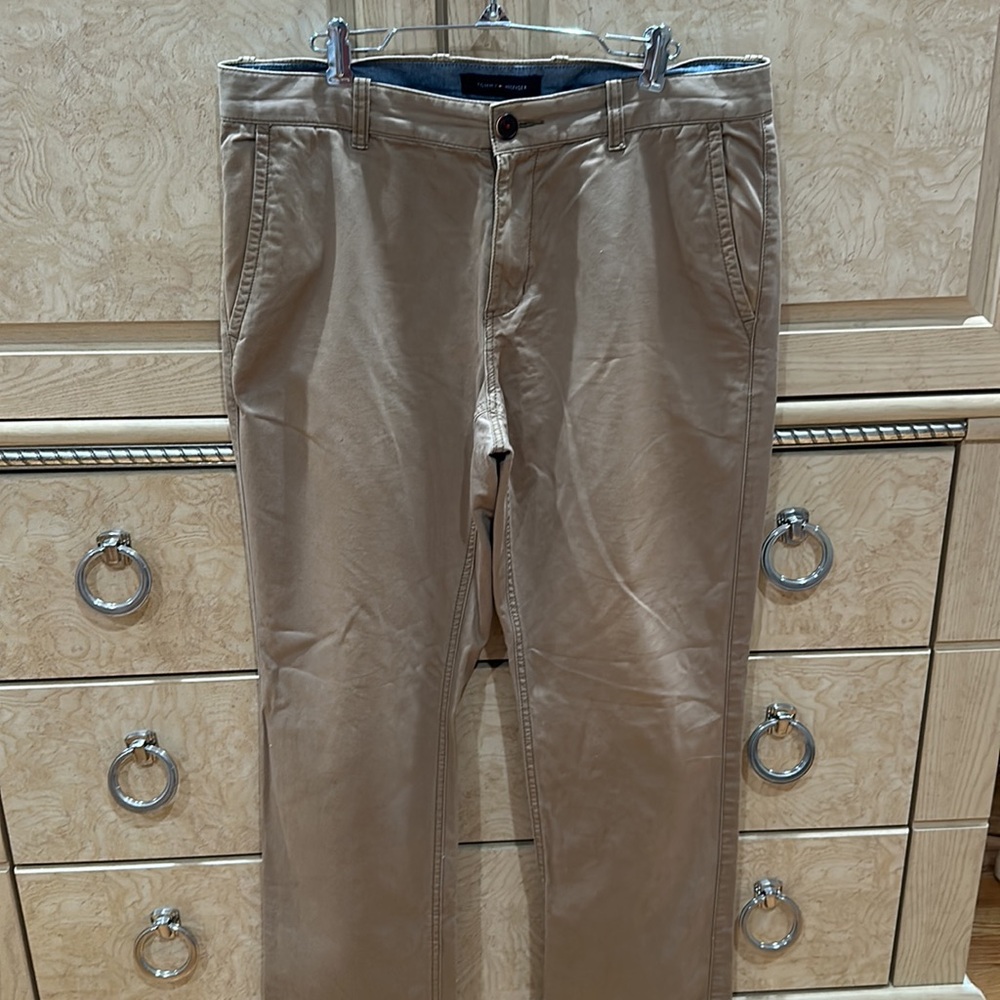 Tommy Hilfiger khaki pants six 32 x 32